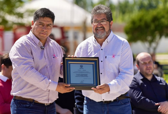 Claudio Vidal encabezó un acto en Santa Cruz.