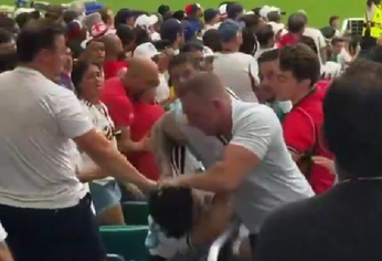 La pelea entre argentinos e ingleses durante el partido de cuartos de final del Mundial 2026 entre Inglaterra y Noruega.