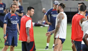 El cruce entre Messi y Ramos en la práctica de PSG en Japón. El cruce entre Messi y Ramos en la práctica de PSG en Japón.