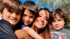 Antonella Roccuzzo fue a Barcelo con sus hijos Thiago, Mateo y Ciro. Antonella Roccuzzo fue a Barcelo con sus hijos Thiago, Mateo y Ciro.