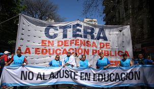 Los gremios paran en defensa de la universidad pública de calidad con salarios dignos.