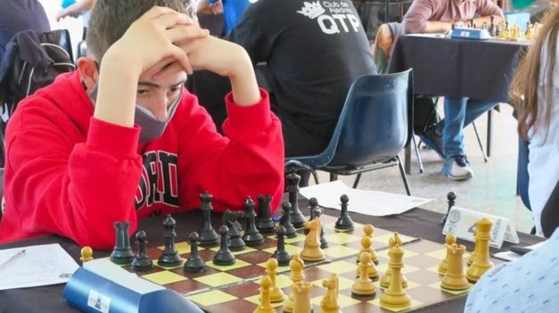 El ajedrez online recolecta fanáticos jóvenes de la ciudad