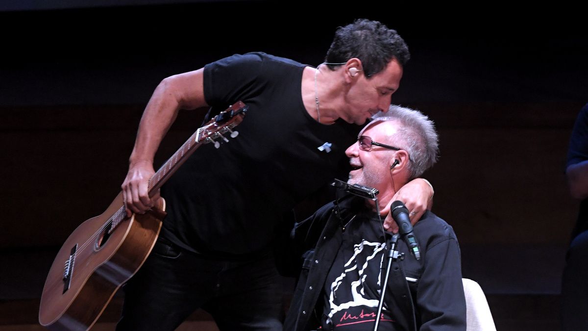 León Gieco celebró sus 70 años con un show emotivo y grandes invitados