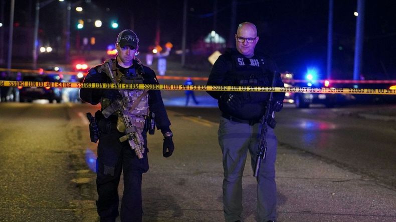 Tres estudiantes muertos y cinco heridos tras un tiroteo en una Universidad de Michigan