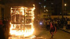 La suba de precios de los combustibles y alimentos desató violentas protestas en Lima.