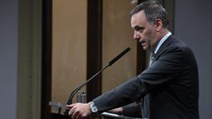 Adorni confirmó que se prohibirá el uso del lenguaje inclusivo en la administración pública.