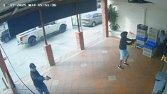 El jugador y su esposa murieron en el lugar, mientras que su madre resultó herida. El jugador y su esposa murieron en el lugar, mientras que su madre resultó herida.