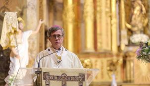 El arzobispo, de 58 años, criticó a la política en la homilía.