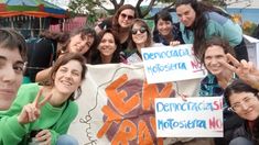 Democracia si, motosierra no, la creativa canción de un grupo de madres sobre los riesgos de las propuestas de Milei