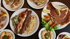 Este restaurante se especializa en cocina armenia. Este restaurante se especializa en cocina armenia.