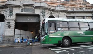 Los colectivos son el único transporte público que funciona en CABA. Los colectivos son el único transporte público que funciona en CABA.