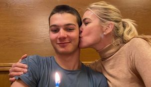 Valeria Mazza junto a su hijo Tiziano.