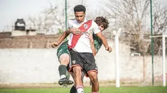 Su potencia física, capacidad goleadora y una técnica que lo distingue lo ubica como una de las grandes promesas surgidas en Núñez. Su potencia física, capacidad goleadora y una técnica que lo distingue lo ubica como una de las grandes promesas surgidas en Núñez.