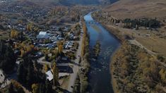 Turismo en Argentina: el pequeño pueblo en el sur para hacer cabalgatas, caminatas o paseos en bote.