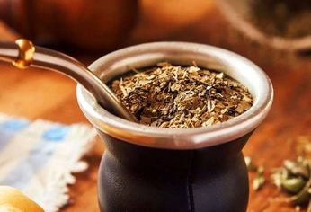 ¿Por qué agregarle menta al mate puede ser un beneficio extra cuando te sentás a estudiar?.&nbsp;