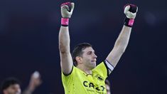 Dibu Martínez, nuevamente figura en el Aston Villa