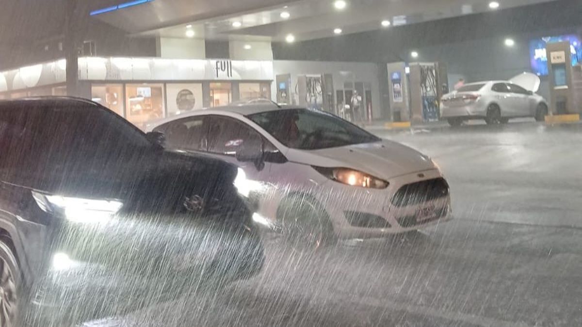 Llegó la tormenta en CABA y Gran Buenos aires: alertan por lluvias intensas, truenos y relámpagos