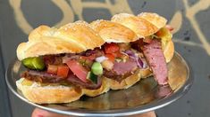 La diversidad gastronómica de la Ciudad Autónoma de Buenos Aires encuentra en estos locales un ejemplo de calidad y estilo propio. La diversidad gastronómica de la Ciudad Autónoma de Buenos Aires encuentra en estos locales un ejemplo de calidad y estilo propio.