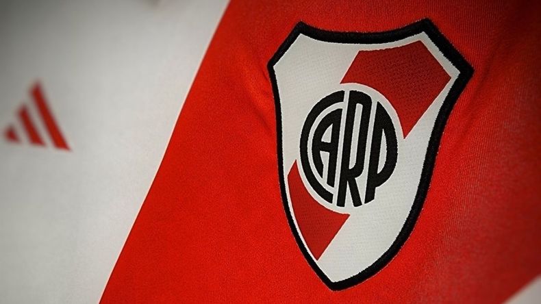 Adidas tiene planeado lanzar una camiseta retro en alusión a los años 90