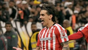 Alexis Castro festeja el tanto agónico.