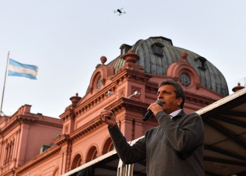 Massa resaltó las nuevas medidas de alivio para los trabajadores.