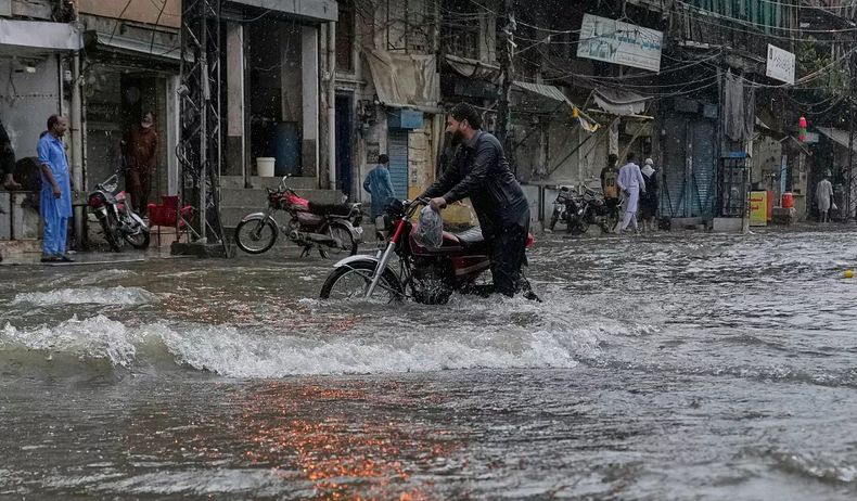 Las precipitaciones provocaron inundaciones repentinas en varias ciudades.