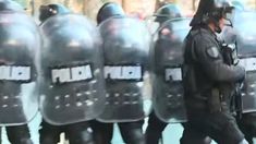En la marcha de jubilados del 30 de julio las fuerzas policiales embistieron contra la prensa. En la marcha de jubilados del 30 de julio las fuerzas policiales embistieron contra la prensa.