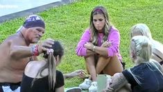 Las chicas rompieron el reglamento de forma muy evidente. Las chicas rompieron el reglamento de forma muy evidente.