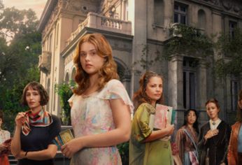 Se trata de la primera adaptación en español de la emblemática obra de Isabel Allende. Se trata de la primera adaptación en español de la emblemática obra de Isabel Allende.