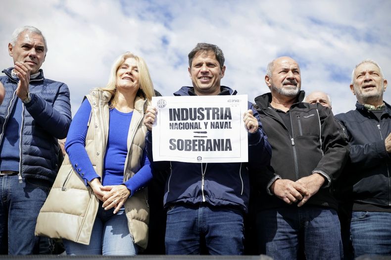 Axel Kicillof estuvo presente en Ensenada previo a la inauguración del Centro Cultural Kirchner en la Isla Maciel. 
