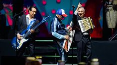 Los Ángeles Azules y Pablo Lescano en el escenario del Movistar Arena.&nbsp;