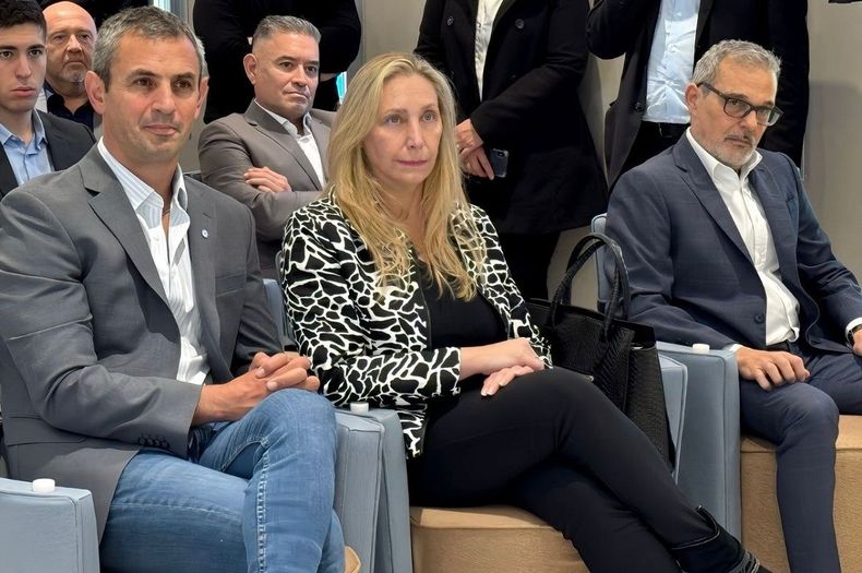 Mart&iacute;n Menem, Karina Milei y Mario Russo encabezaron la inauguraci&oacute;n de un sanatorio en San Nicol&aacute;s.