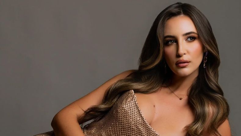 Posee más de 17 años en el mundo del modelaje.