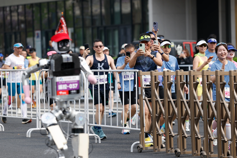 La marca registrada batió el récord mundial del atleta ugandés Jacob Kiplimo.