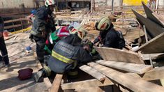 Uno de los heridos sufrió politraumatismos y fue trasladado al Hospital Fernández. El otro solo sufrió heridas leves y fue atendido en el lugar. Uno de los heridos sufrió politraumatismos y fue trasladado al Hospital Fernández. El otro solo sufrió heridas leves y fue atendido en el lugar.