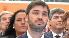 El gobernador de Chubut apuntó al presidente: Nosotros no amenazamos con cortarle el gas.