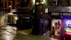Este bar clandestino forma parte de uno de los barrios más bohemios y culturalmente diversos de Manhattan. Este bar clandestino forma parte de uno de los barrios más bohemios y culturalmente diversos de Manhattan.