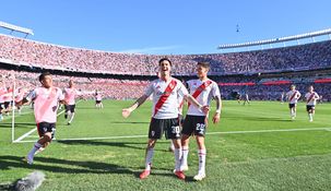 Mastantuono y los más de 80 mil hinchas festejan en el Monumental.