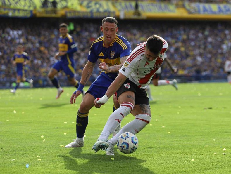 River y Boca se enfrentan desde las 15.30 en el Más Monumental.