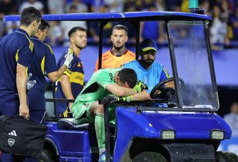 Marchesín no encuentra consuelo ante su grave lesión. Marchesín no encuentra consuelo ante su grave lesión.