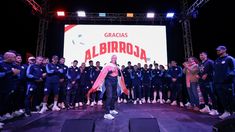 El presidente, Santiago Peña, también estuvo presenteen el recibimiento y pidió que Alfaro se quede