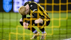 El Vitesse fue penalizado con 18 puntos de sanción que lo dejó al final de la tabla de posiciones condenándolo al descenso. El Vitesse fue penalizado con 18 puntos de sanción que lo dejó al final de la tabla de posiciones condenándolo al descenso.