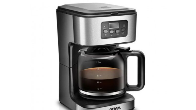 Las cafeteras de filtro son populares por su simplicidad y coste accesible, mientras que las cafeteras espresso ofrecen un café más fuerte y personalizado, ideal para los amantes del café de alta calidad.  