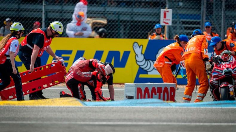 Marc M&aacute;rquez pudo retirarse por sus propios medios, tras el brutal accidente.