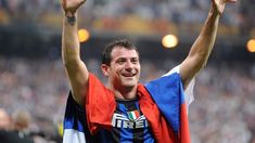Este jugador representó a tres países diferentes en los Mundiales. Este jugador representó a tres países diferentes en los Mundiales.