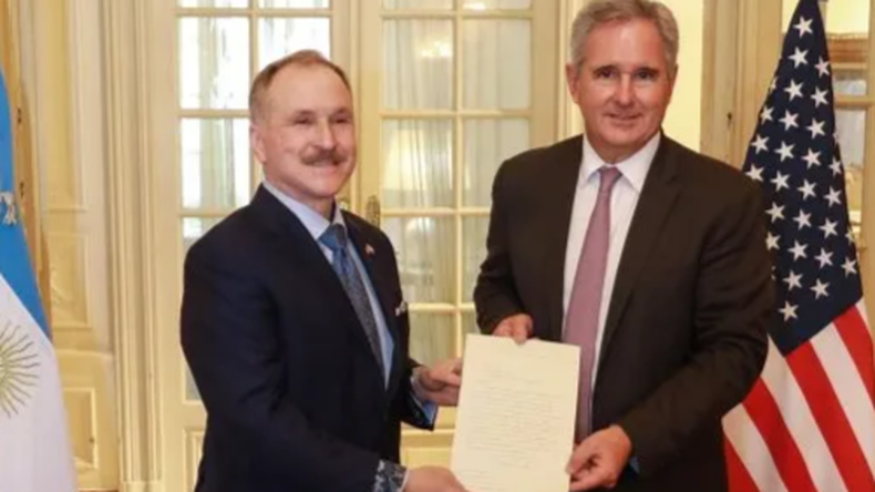 El embajador de EEUU Peter Lamelas junto al canciller Pablo Quirno.