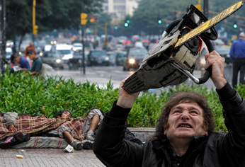 Casi el 67% de la gente ya no cree en el relato de la herencia recibida y culpa a Milei por la pobreza (Imagen generada con IA)