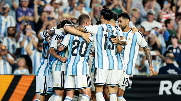La Conmebol homenajeó al Indio Solari.