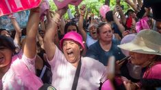 Hubo abrazos, llantos y gritos en las afueras del Centro de Estudios Judiciales. Hubo abrazos, llantos y gritos en las afueras del Centro de Estudios Judiciales.
