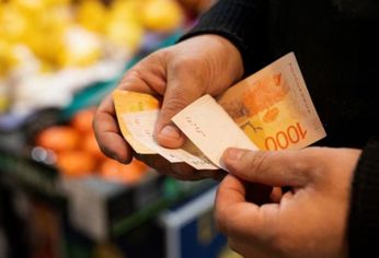 Consumo en enero cayó 1,5% interanual y con un fuerte freno del gasto familiar Consumo en enero cayó 1,5% interanual y con un fuerte freno del gasto familiar